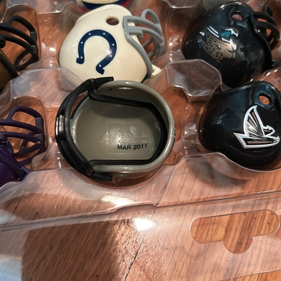 25 2011 NFL mini helmets - tiny toy replicas - Picture 4 of 4